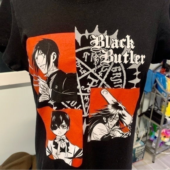 ❤️ Black Butler Red & White Panel T-Shirt-Medium - Picture 2 of 5